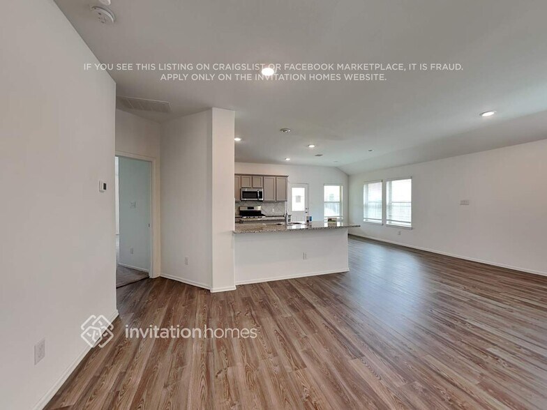 Building Photo - 428 Pecan Landing Ln