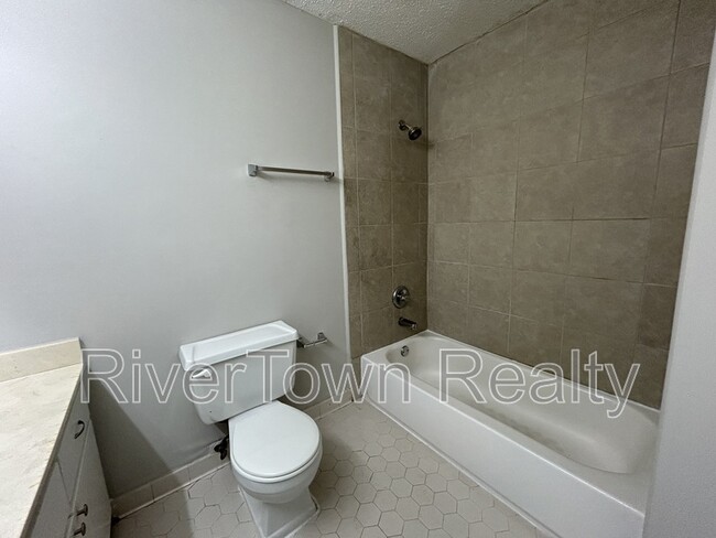 Building Photo - 3293 Leschallas Dr