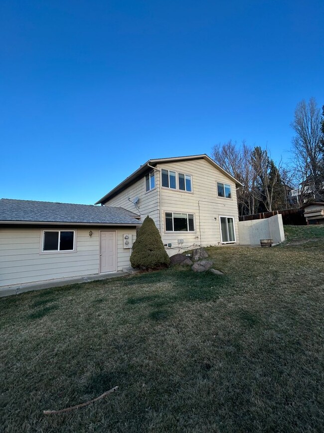 Building Photo - Cute Boise Duplex