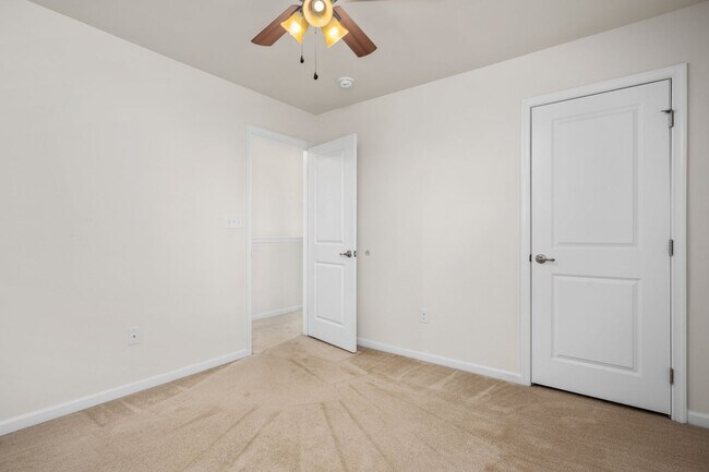 Building Photo - Smithfield Home