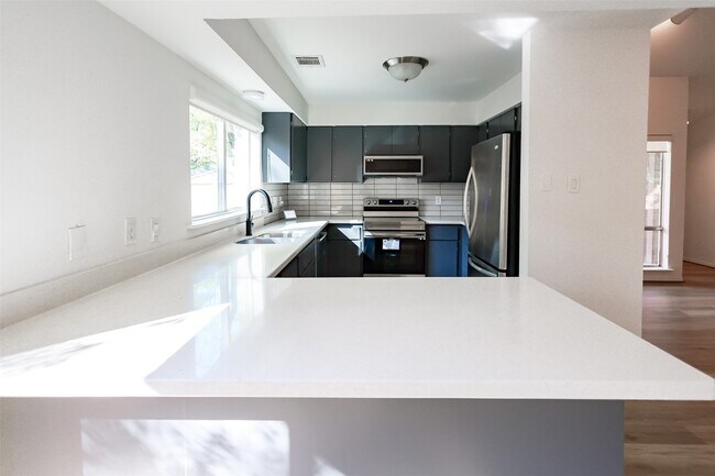 Building Photo - 2302 W Settler's Way