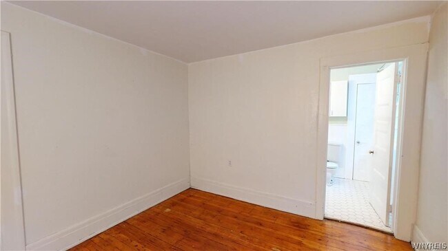 Building Photo - 222 Norwood Ave