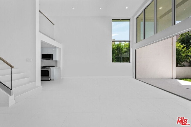 Building Photo - 621 Kings Rd
