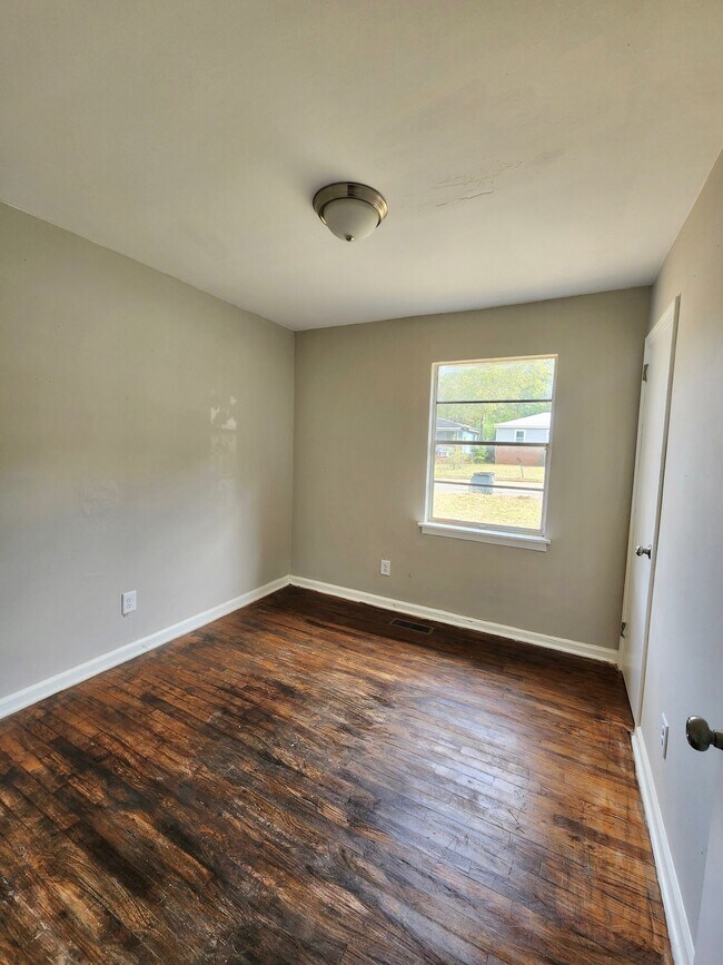 Building Photo - 2804 32nd Way SW