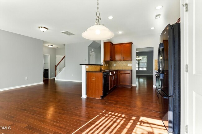 Building Photo - 614 Rose Laurel Ct