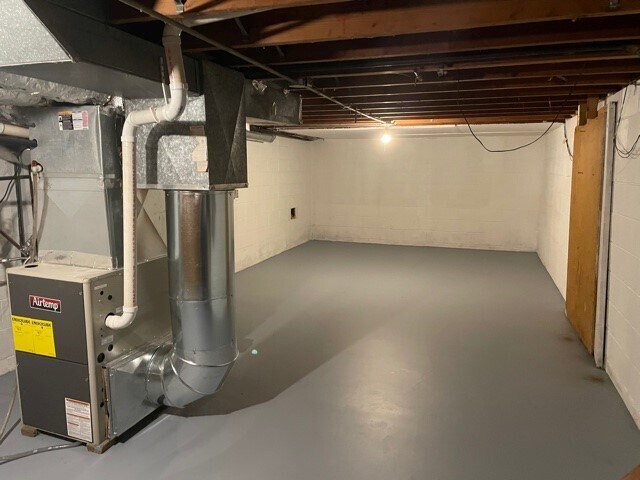 Building Photo - 307 Cardinal Cres