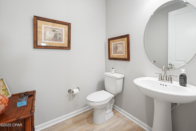 Building Photo - 9431 Paradise Dr