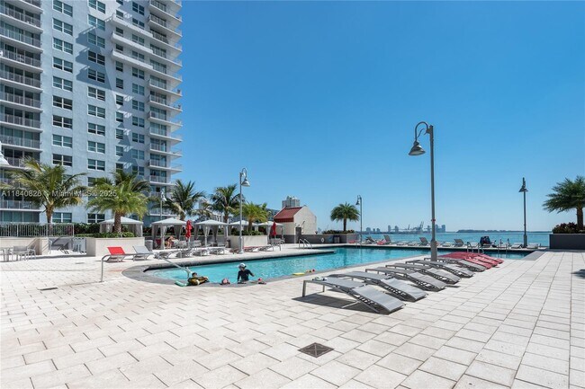 Building Photo - 1155 Brickell Bay Dr