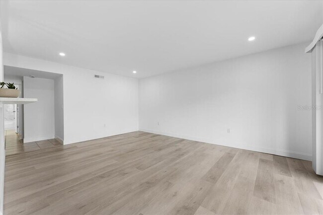 Building Photo - 11525 8th Way N