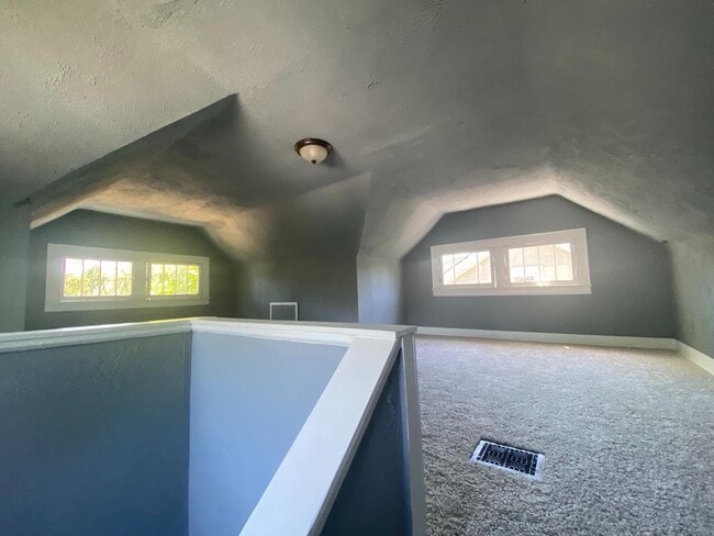 Building Photo - 937 Lawton St