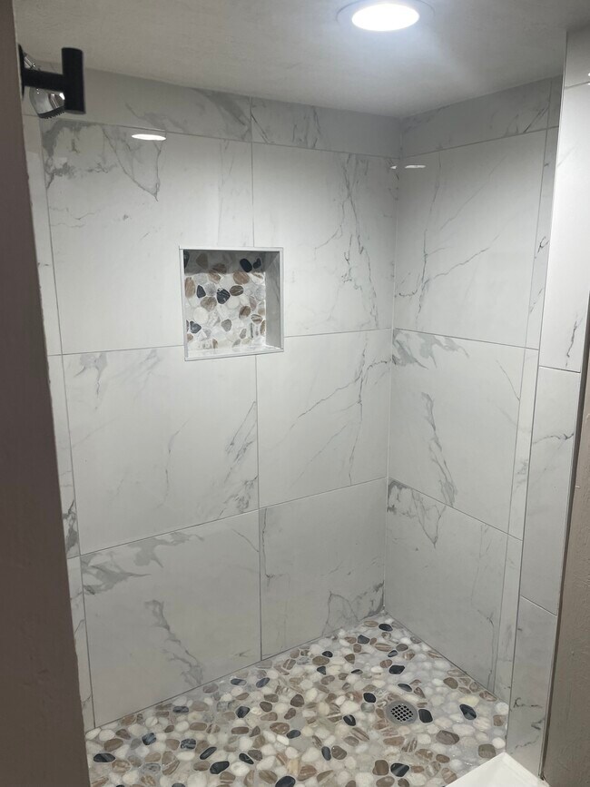 Building Photo - 16222 Howe Rd