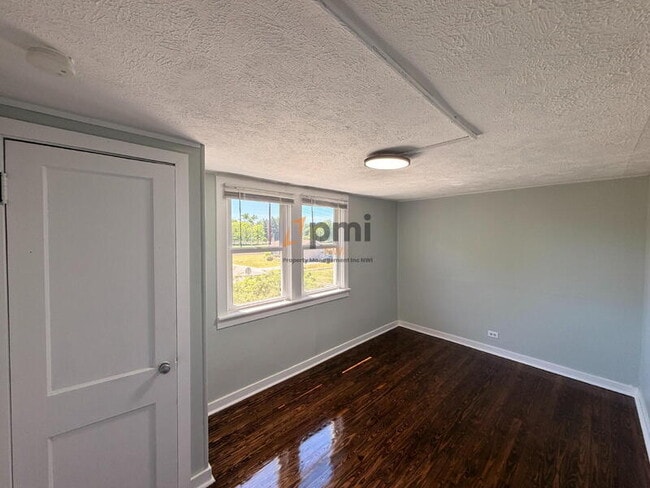Building Photo - 422 Hoyt St