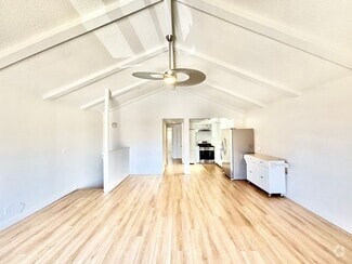 Building Photo - Oxnard | UPDATED | 2 Bed + 1 Bath- Upper u...