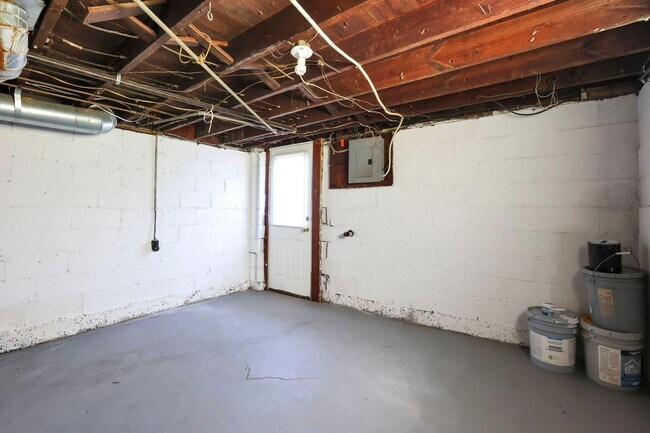 Building Photo - 74-76 N Powell Ave