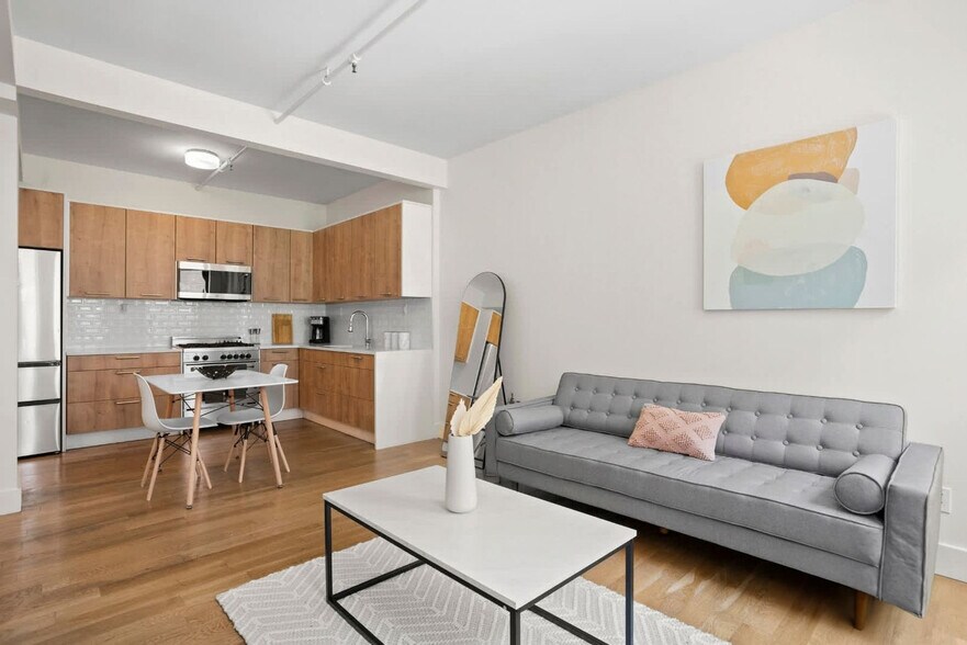 Building Photo - 517 W 45th St