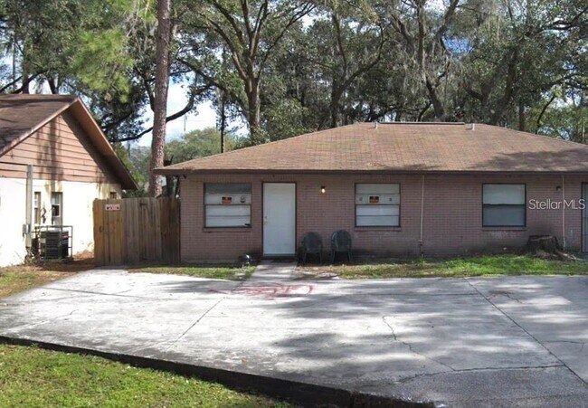 Primary Photo - 705 Pineville Ln