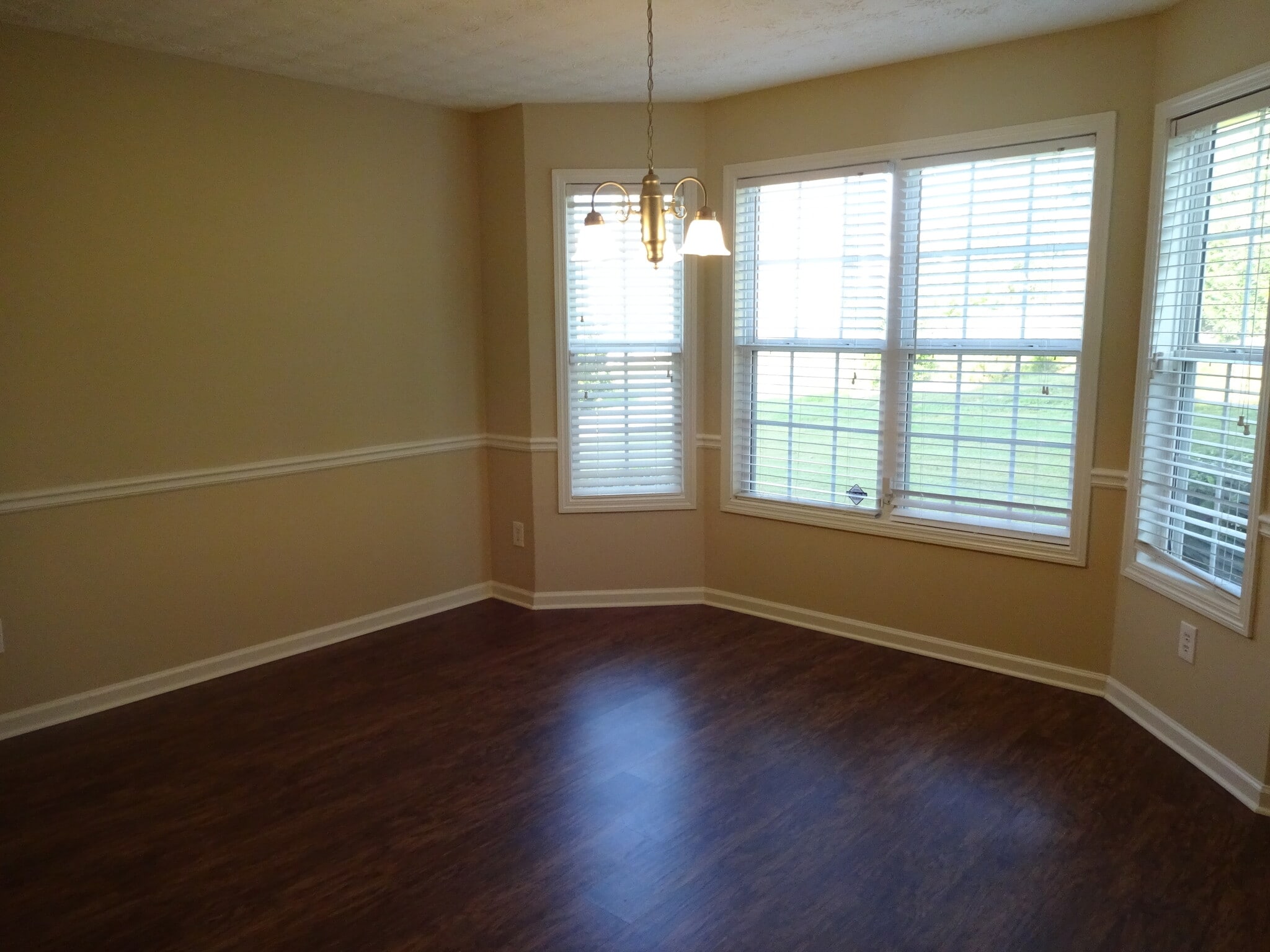 Building Photo - 1302 River Club Dr NE