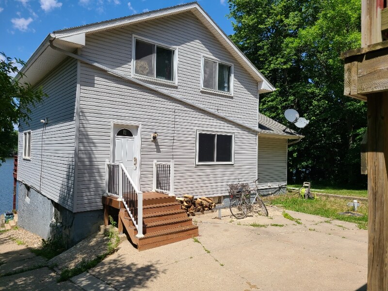 Building Photo - 28656 W Lake Dr