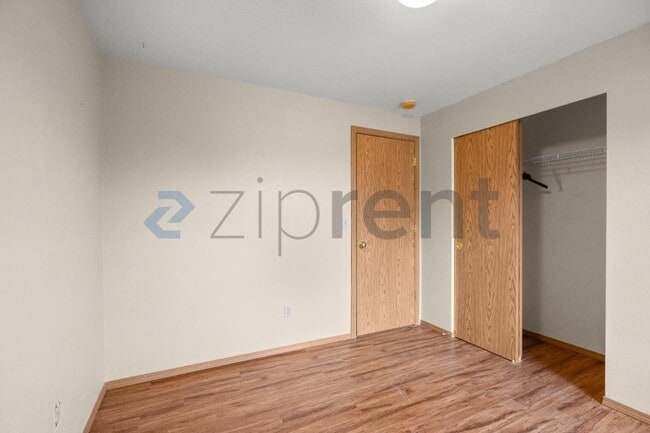 Building Photo - Unit