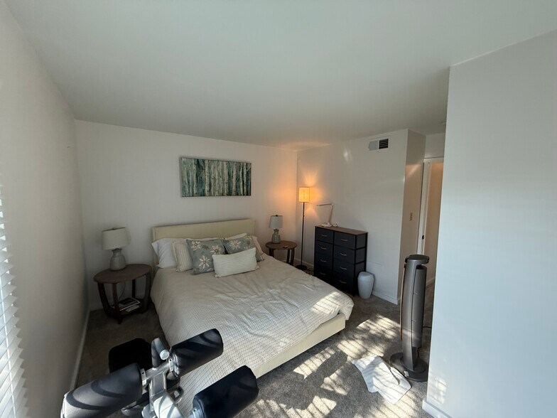 2nd Bedroom - 287 Lear St