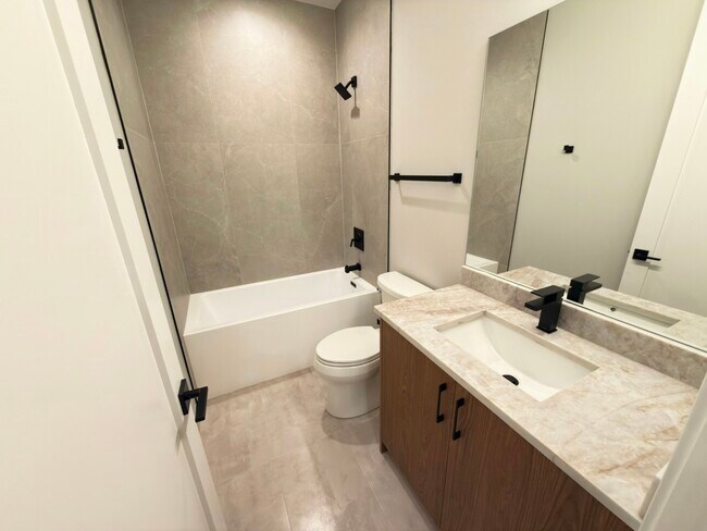 Building Photo - 2355 W Flournoy St