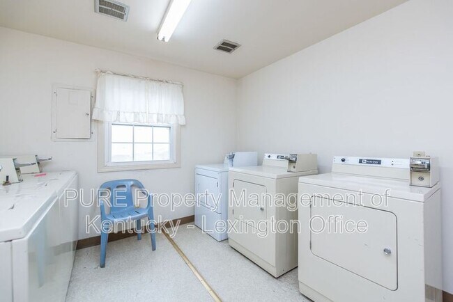 Building Photo - 429-1 Chestnut St