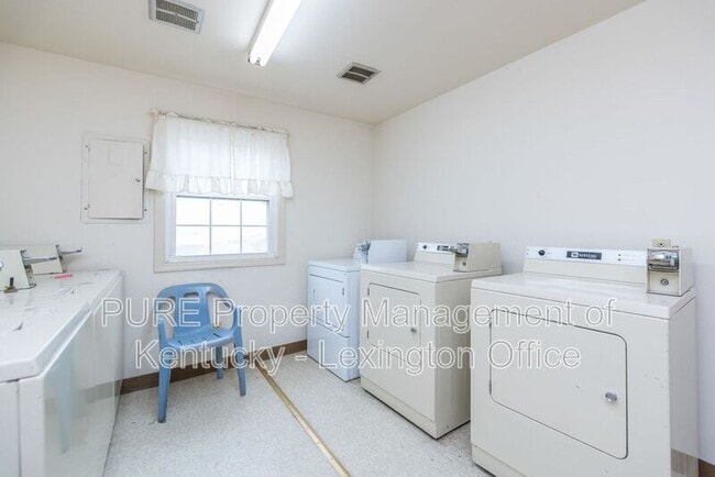 Building Photo - 429 Chestnut Street