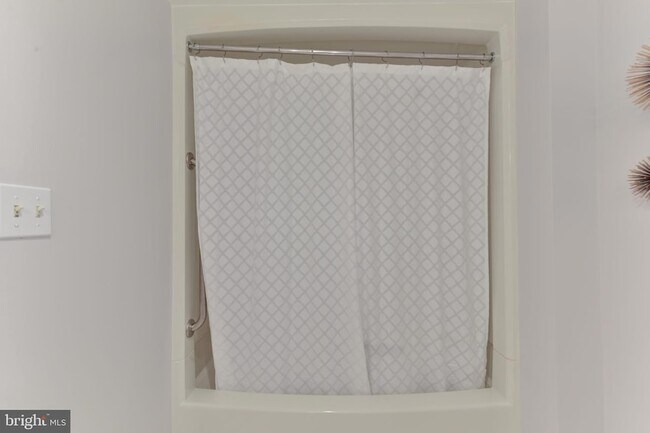 Building Photo - 2151 Jamieson Ave