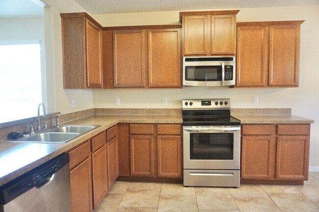 Building Photo - Corner Lot - Central Pointe (SW Winter Haven)