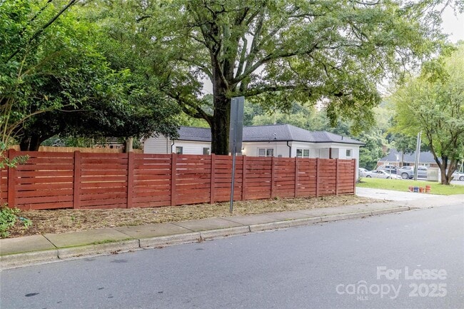 Building Photo - 3501 Eastway Dr