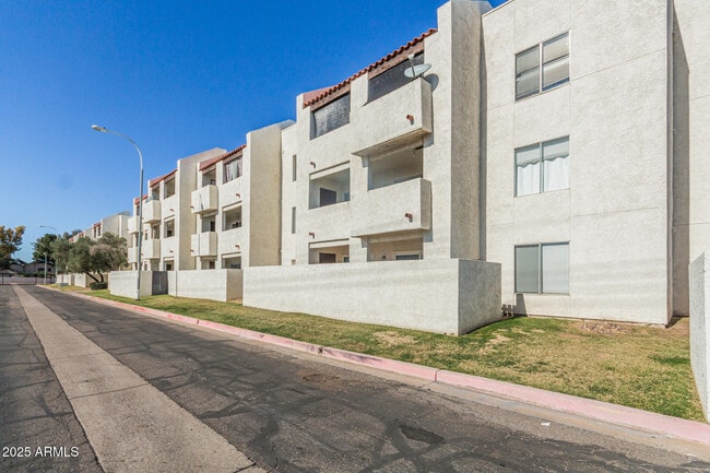 Building Photo - 4730 W Northern Ave