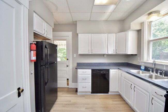 Building Photo - 3048 Taylor Ave
