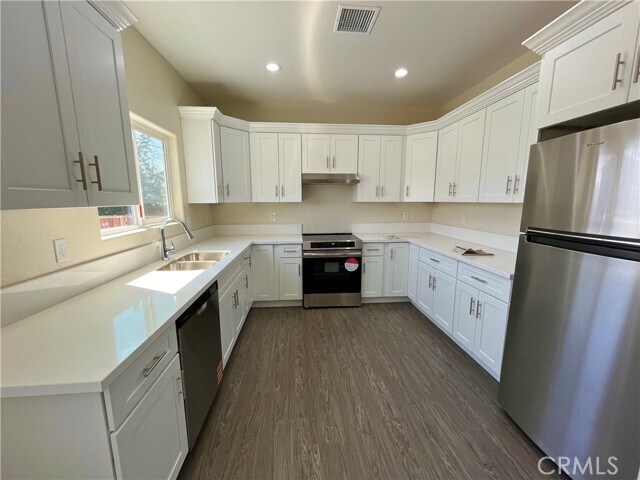 Building Photo - 1081 W Rialto Ave