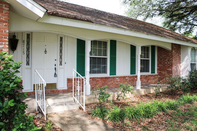 Building Photo - COLONIAL HILLS, NORTH EAST I.S.D.