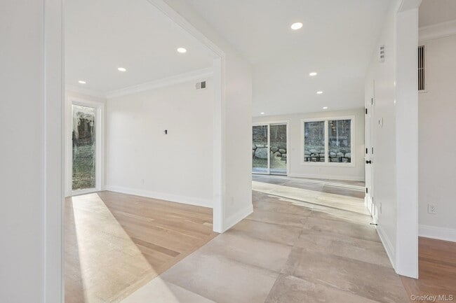 Building Photo - 400 Phillips Hill Rd