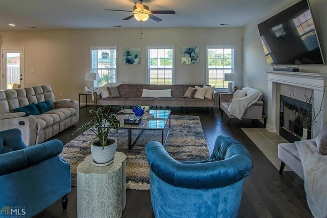 Building Photo - 319 Pearl Moss Ln