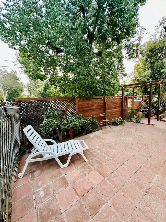 View of private front yard patio - 5303 Alhama Dr