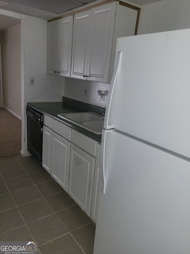 Building Photo - 6330 Holcomb Way