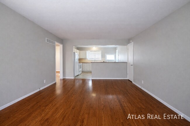 Building Photo - 6646 Maywood Ave