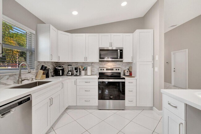 Building Photo - Waterway Cove