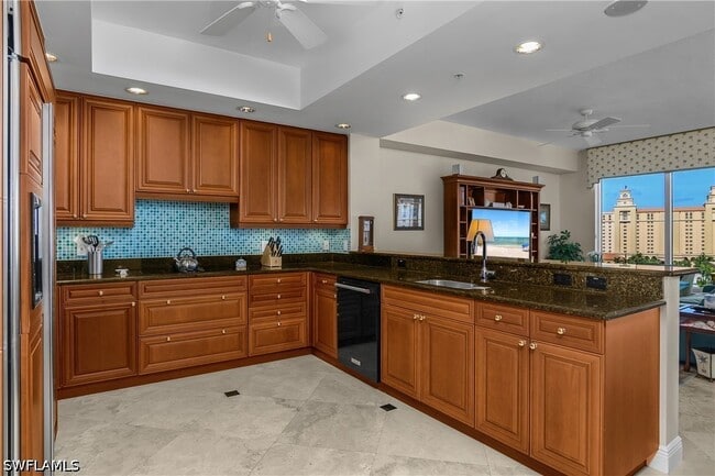 Building Photo - 8787 Bay Colony Dr