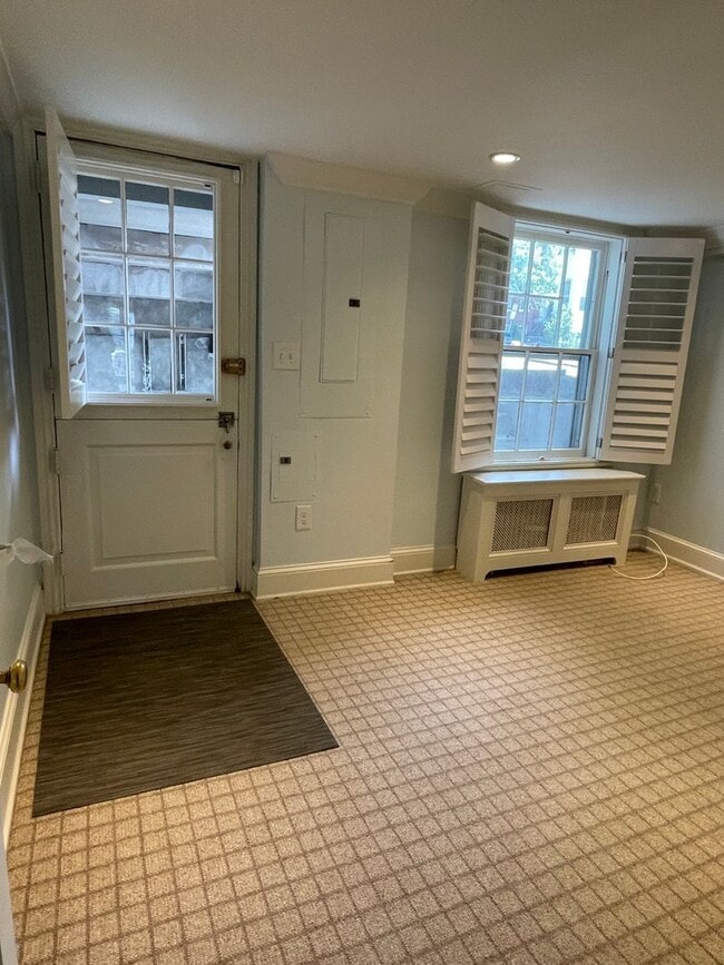 Building Photo - Georgetown Splendor with Garage Parking