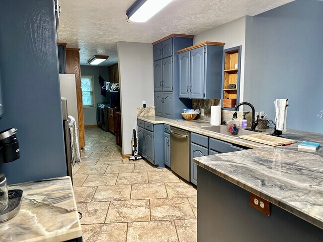 Kitchen - 4239 E 400 N