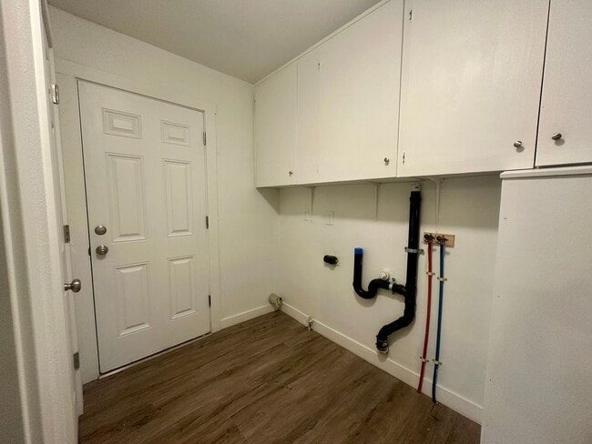 Building Photo - 2525 SE Thompson St