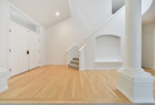 Building Photo - Nice 5 Bed / 2.5 bath house for rent in Kenmore.