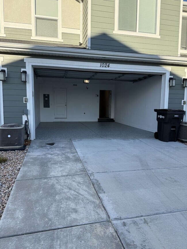 Building Photo - Townhome in Provo, UT