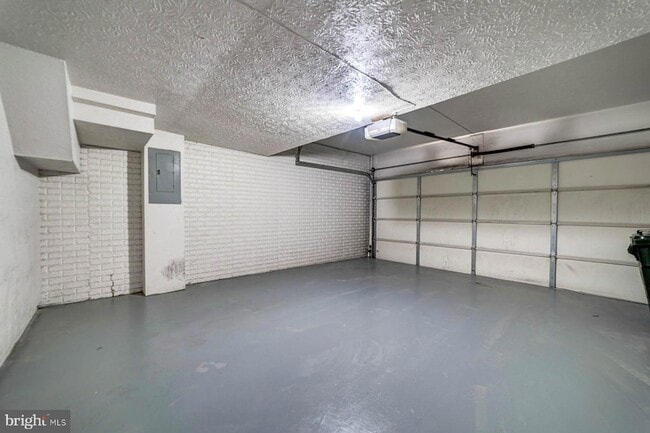 Building Photo - 986 Harrison Cir
