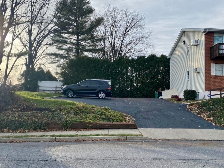 Building Photo - 848 N 16th St