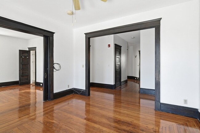 Building Photo - 44 Bardwell St