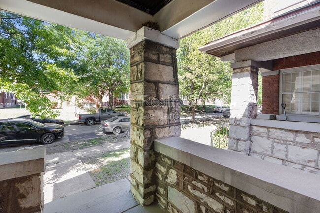 Building Photo - 5300 Bancroft Ave